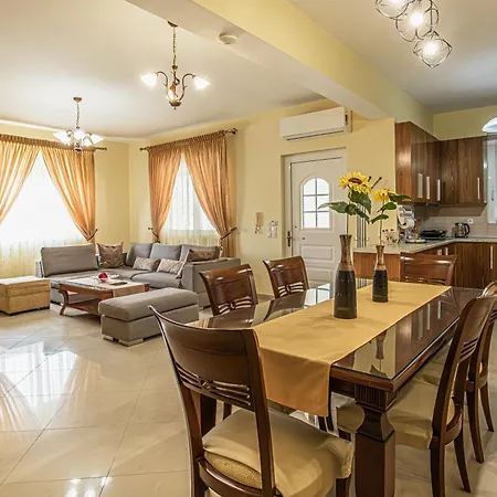 Tasos House דירה *